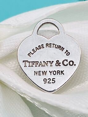 Tiffany & co mini Return to Tiffany heart charm